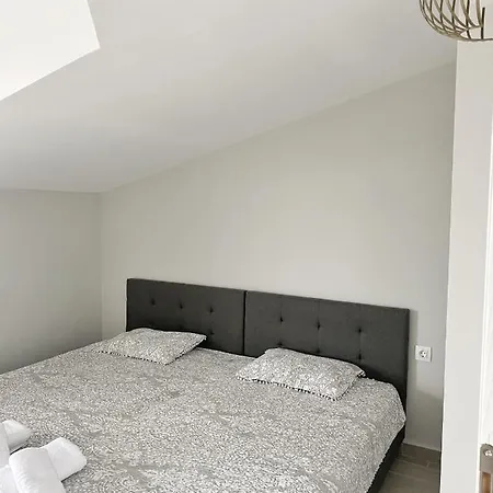 Delia Guest house