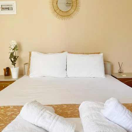 Delia Guest house